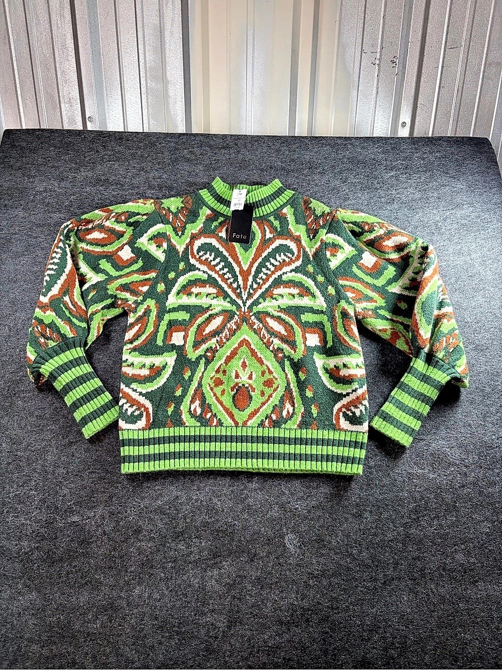 Fate NWT Women’s Thick Warm Sweater Size Medium Green & Brown